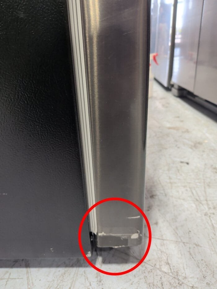 LG LFCS22520D 22 cu. ft. French Door Refrigerator - Image 5