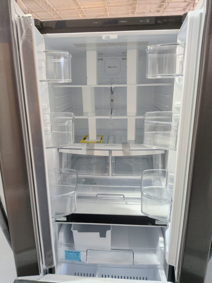 LG LFCS22520D 22 cu. ft. French Door Refrigerator - Image 3