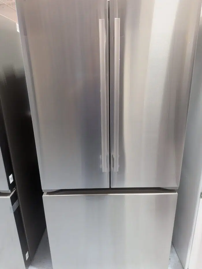 LG LF25H6200S 25 cu. ft. 3-Door French Door Refrigerator with Hybrid Handle Design - Image 2