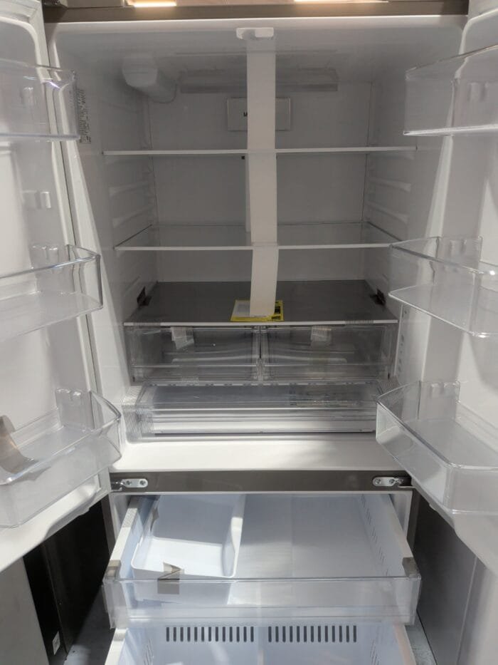 LG LF25H6200S 25 cu. ft. 3-Door French Door Refrigerator with Hybrid Handle Design - Image 3