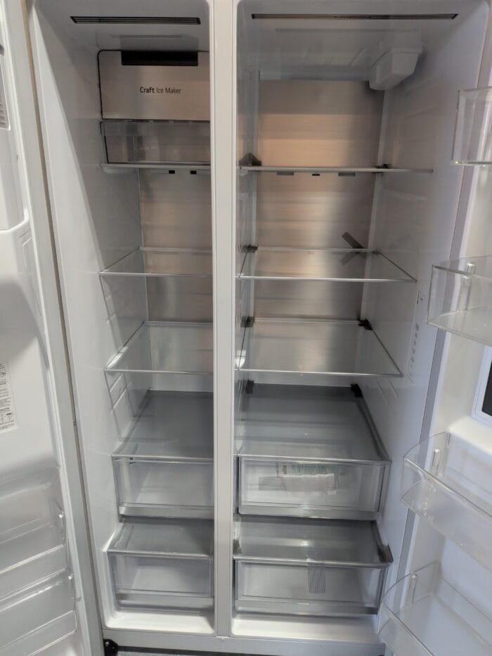 LG LRSOS2706S 27 cu. ft. Side-By-Side InstaView Refrigerator - Image 3