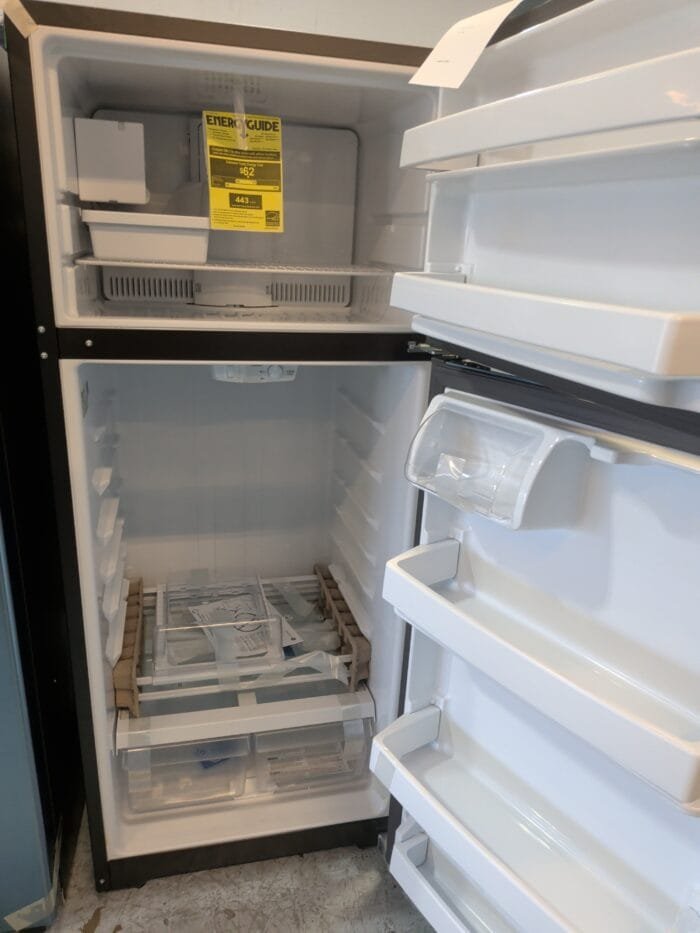 GE GIE18GSNRSS  ENERGY STAR  17.5 Cu. Ft. Top-Freezer Refrigerator - Image 3