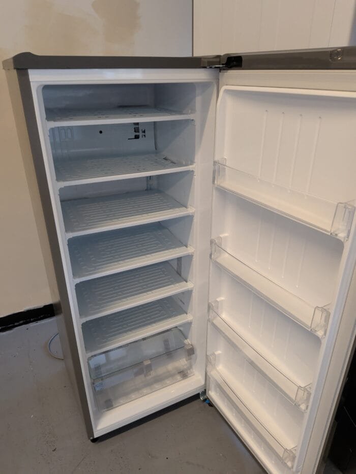 LG LROFC0605V 5.8 cu. ft. Single Door Freezer - Image 3