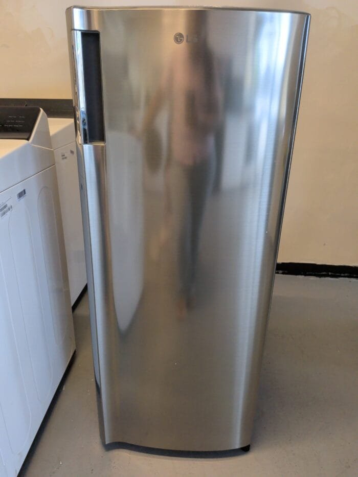 lg LROFC0605V 5.8 cu. ft. Single Door Freezer - Image 2