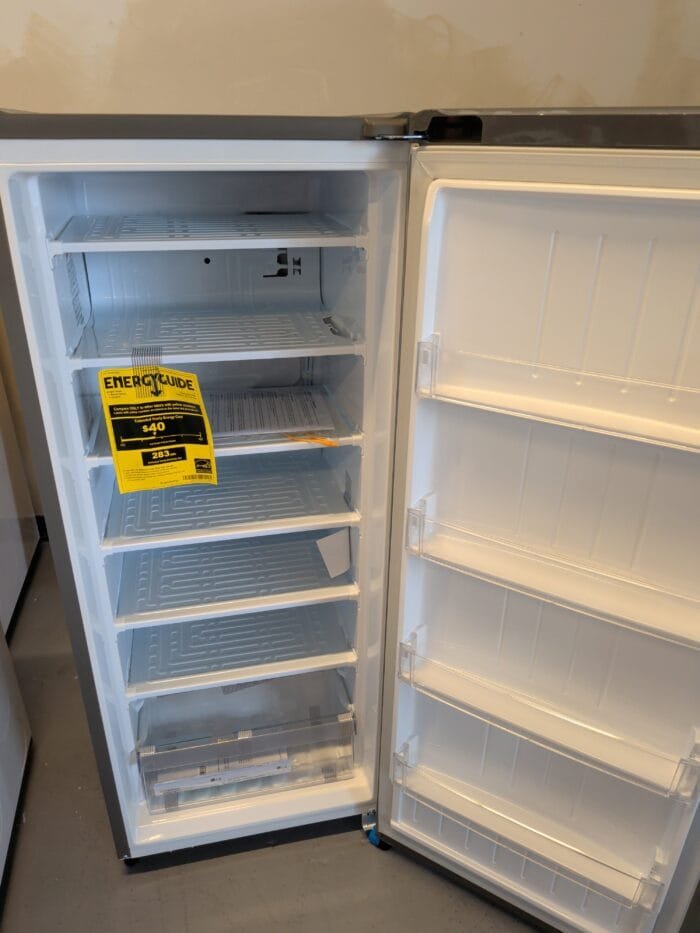 lg LROFC0605V 5.8 cu. ft. Single Door Freezer - Image 3