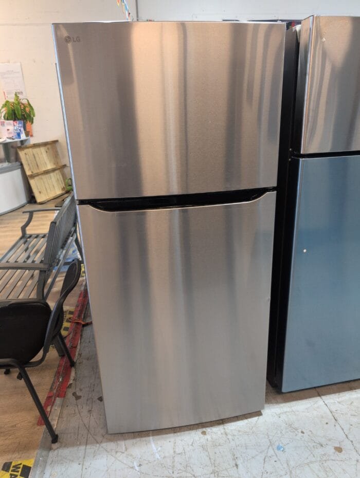 LG LTCS20020S 20 cu. ft. 30 Inch Wide Top Freezer Refrigerator - Stainless Steel - Image 2