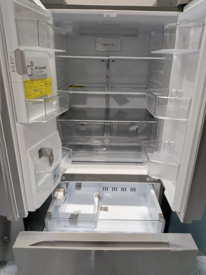 LG LF25H6330S 25 cu. ft. Standard-Depth MAX 3-Door French Door Refrigerator with External Ice and Water Dispenser - Image 3