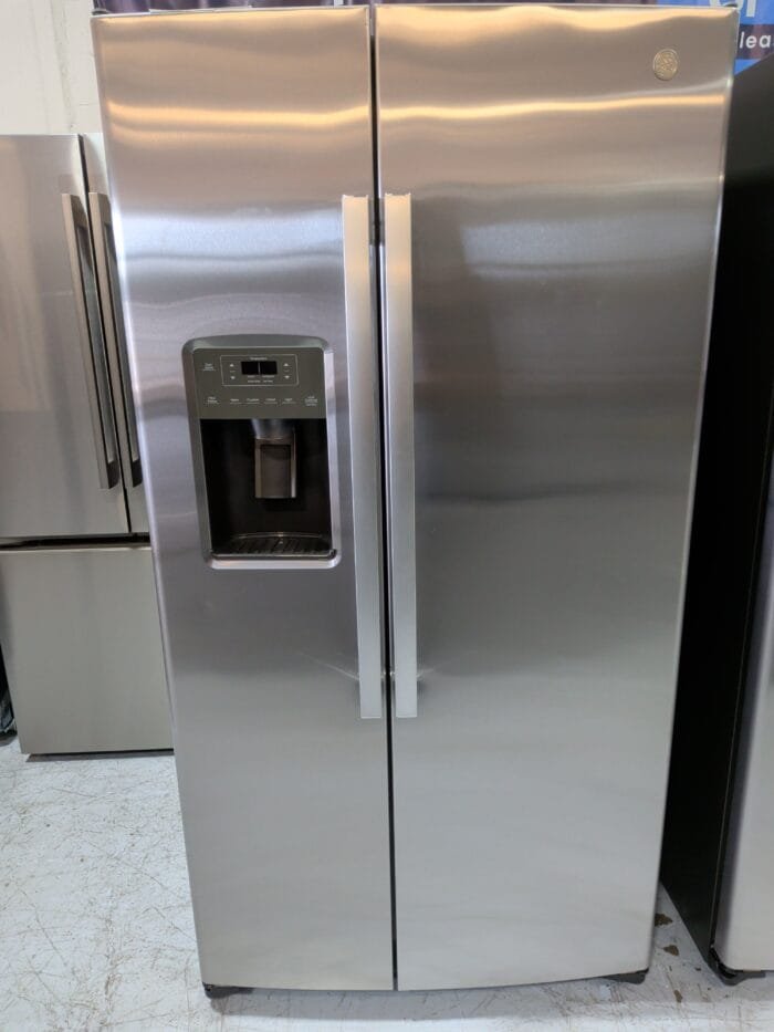 GE GSE25GYPFS 25.3 Cu. Ft. Side-By-Side Refrigerator - Image 2