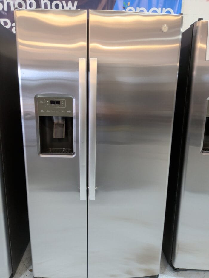 GE GSE25GYPFS 25.3 Cu. Ft. Side-By-Side Refrigerator - Image 2