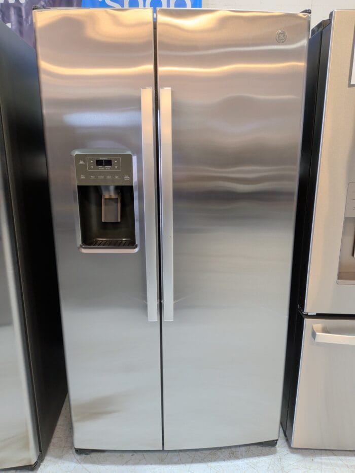 GE GSE25GYPFS 25.3 Cu. Ft. Side-By-Side Refrigerator - Image 2