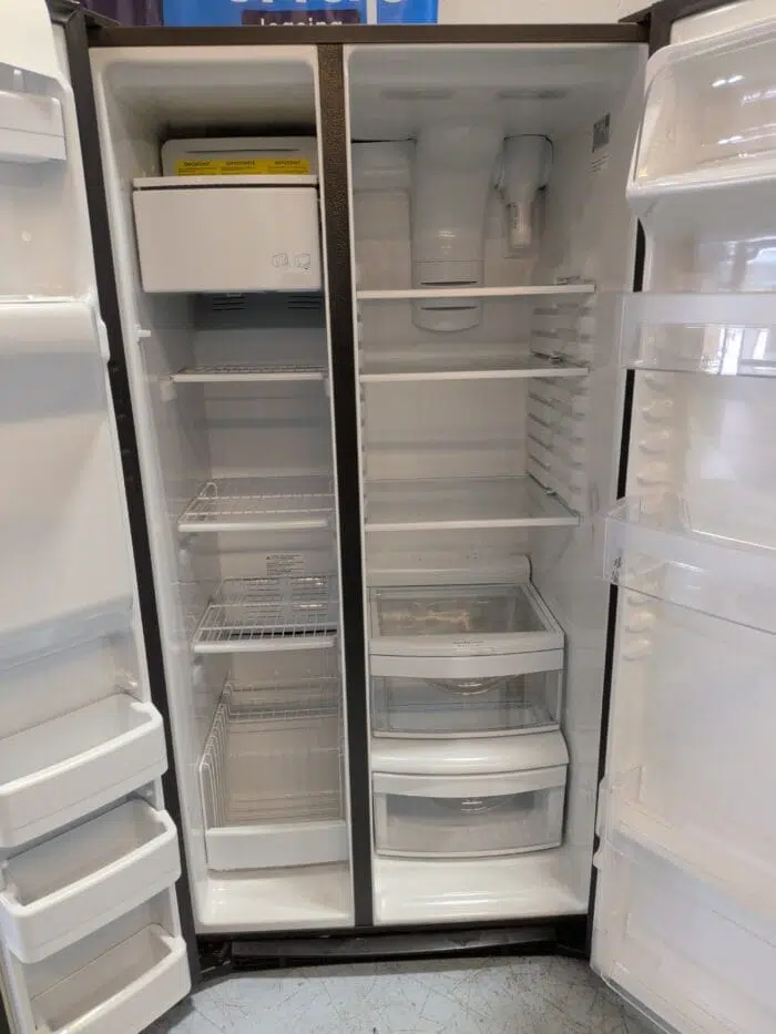 GE GSE25GYPFS 25.3 Cu. Ft. Side-By-Side Refrigerator - Image 3