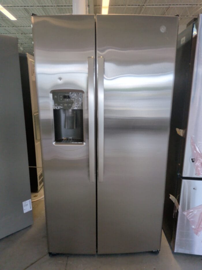 GE GSE25GYPFS 25.3 Cu. Ft. Side-By-Side Refrigerator - Image 2