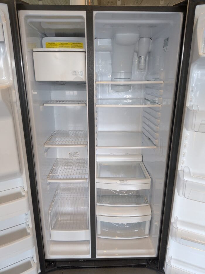 GE GSE25GYPFS 25.3 Cu. Ft. Side-By-Side Refrigerator - Image 3