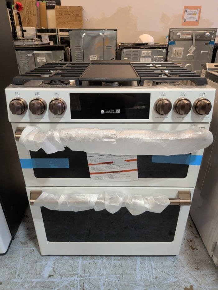 CAFE 30" Smart Slide-In, Front-Control, Gas Double-Oven Range with Convection CGS750P4MW2 - Image 2