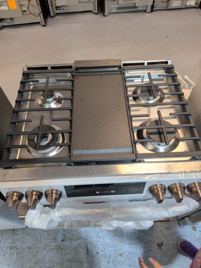 CAFE 30" Smart Slide-In, Front-Control, Gas Double-Oven Range with Convection CGS750P4MW2 - Image 3