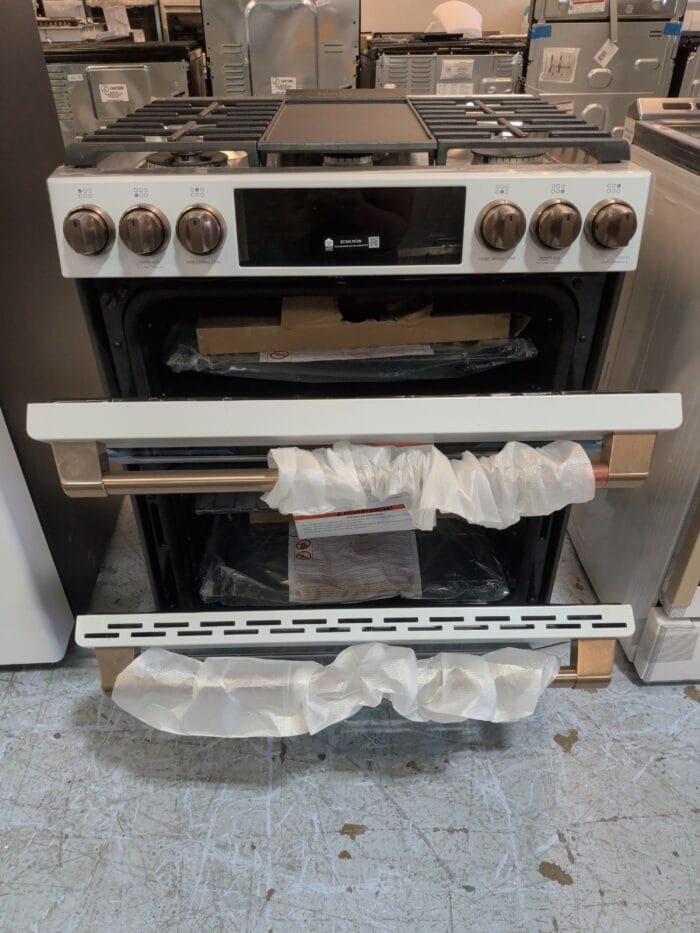 CAFE 30" Smart Slide-In, Front-Control, Gas Double-Oven Range with Convection CGS750P4MW2 - Image 4