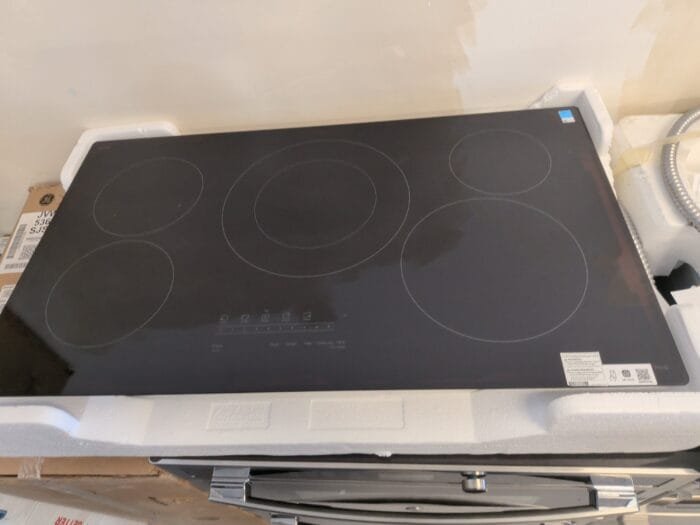 LG CBEW3613BE 36 Inch Smart Induction Cooktop with UltraHeat 4.3kW Element - Image 2