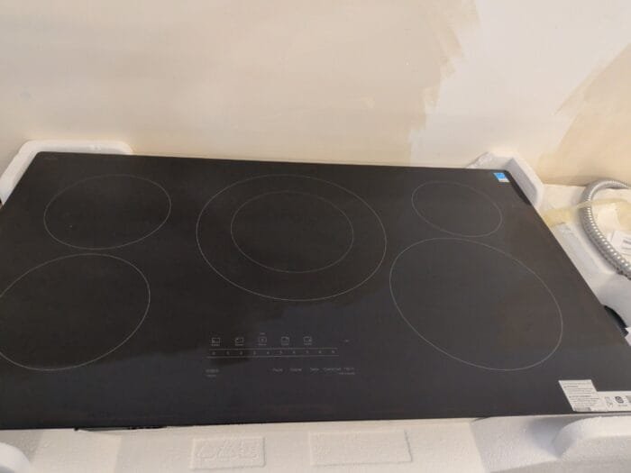 LG CBEW3613BE 36 Inch Smart Induction Cooktop with UltraHeat 4.3kW Element - Image 3