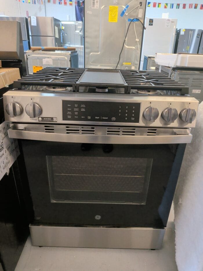 GE GGS600AVEFS 30" Slide-In Front-Control Convection Gas Range with No Preheat Air Fry and EasyWash Oven Tray - Image 2