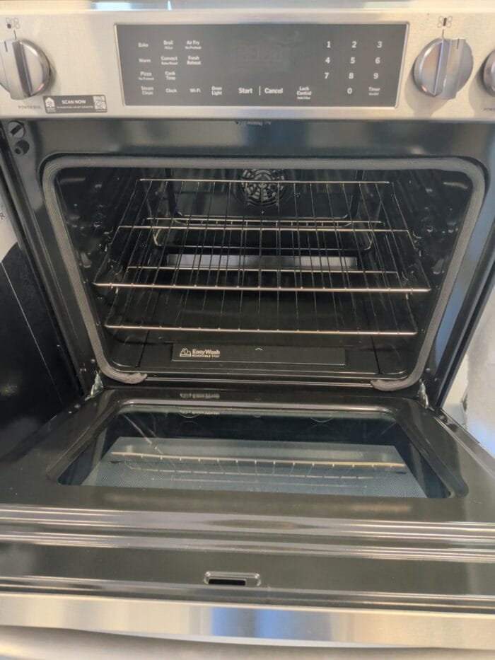 GE GGS600AVEFS 30" Slide-In Front-Control Convection Gas Range with No Preheat Air Fry and EasyWash Oven Tray - Image 4