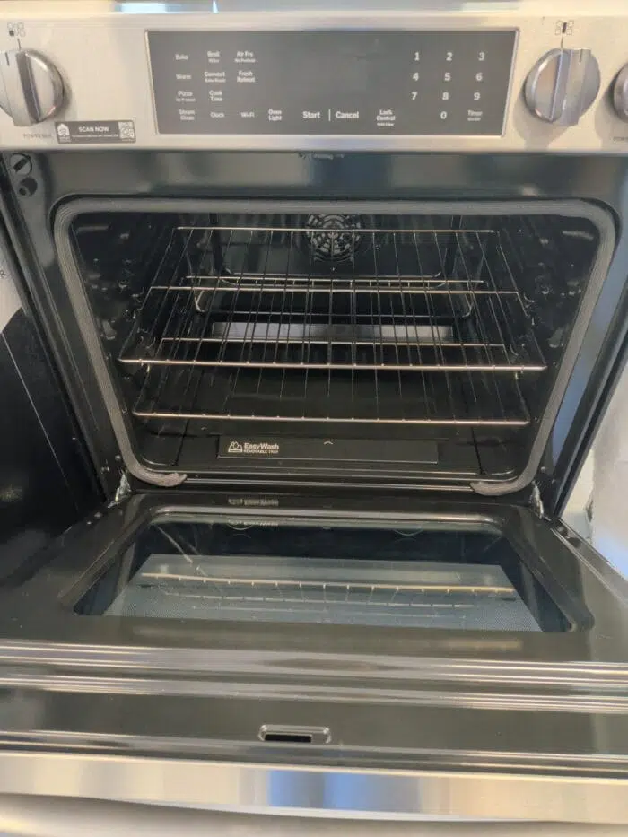 GE GGS600AVEFS 30" Slide-In Front-Control Convection Gas Range with No Preheat Air Fry and EasyWash Oven Tray - Image 4