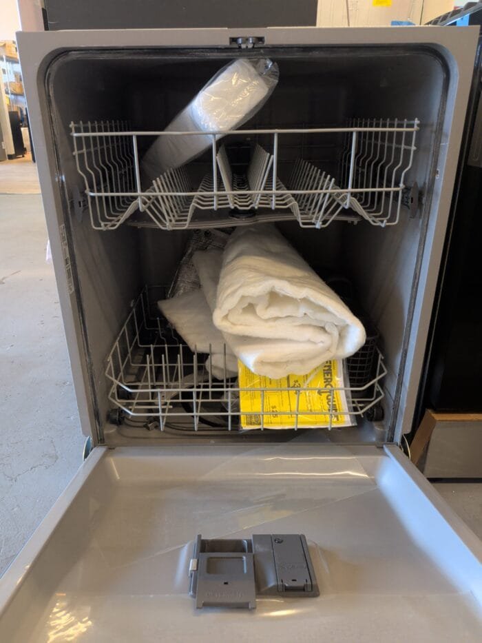 GE GDF535PSRSS  ENERGY STAR Dishwasher with Front Controls - Image 3