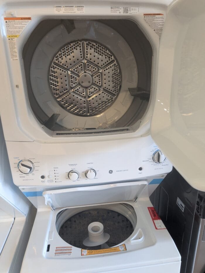 GE GUD27ESSMWW 3.8 cu. ft. Washer 5.9 cu. ft. Electric Dryer Combo in White - Image 3