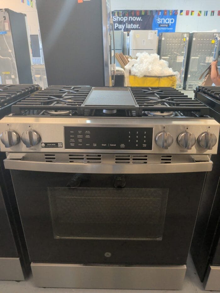 GE GGS600AVFS 30" Slide-In Front-Control Convection Gas Range with No Preheat Air Fry and EasyWash Oven Tray - Image 2