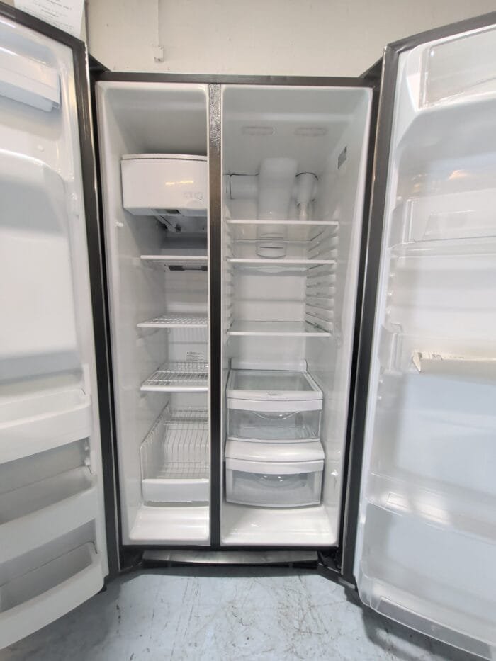 GE GSS25GYPFS 25.3 Cu. Ft. Side-By-Side Refrigerator - Image 3