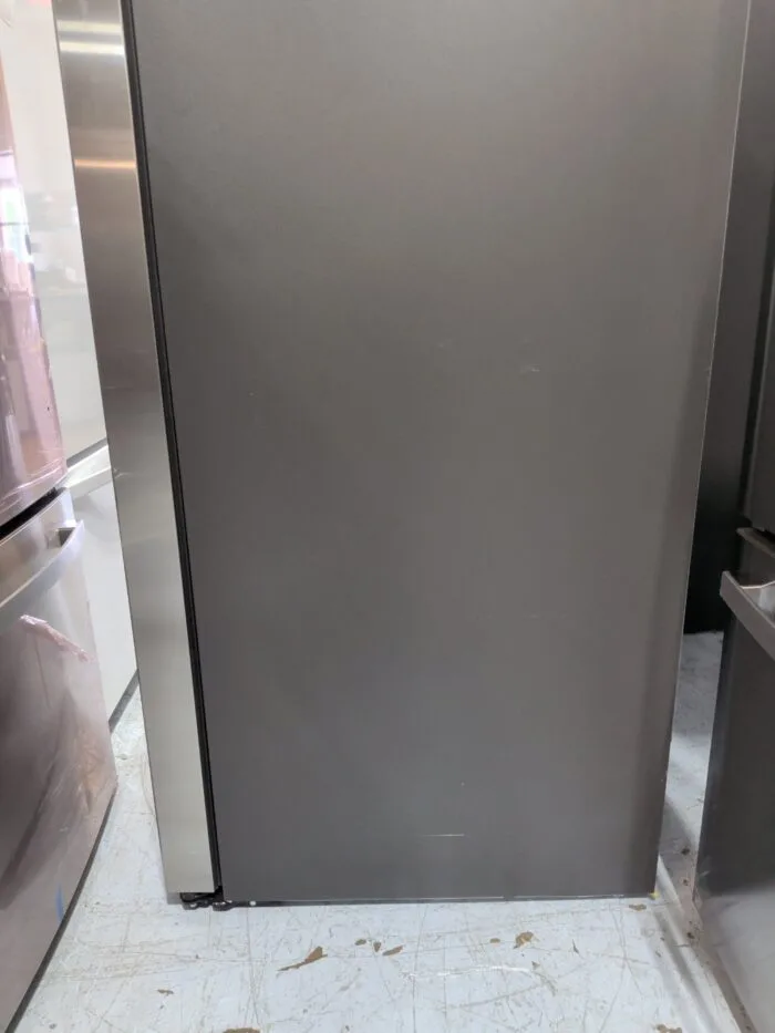 GE GSS28NYYFS 27.9 Cu. Ft. Side-By-Side Refrigerator with Extra Tall Dispenser and In-Door Icemaker - Image 5