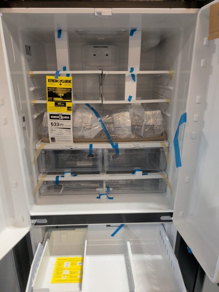 GE GNE27JYMFS 27.0 Cu. Ft. Fingerprint Resistant French-Door Refrigerator - Image 3
