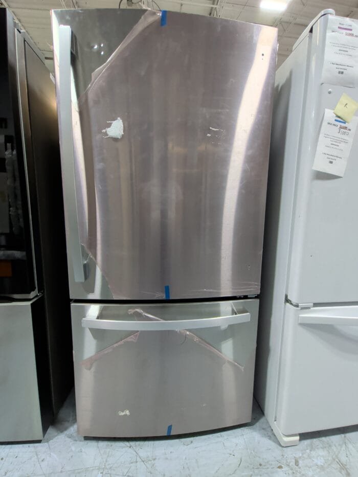 GE GDE25EYKFS 24.8 Cu. Ft. Bottom-Freezer Refrigerator - Image 2