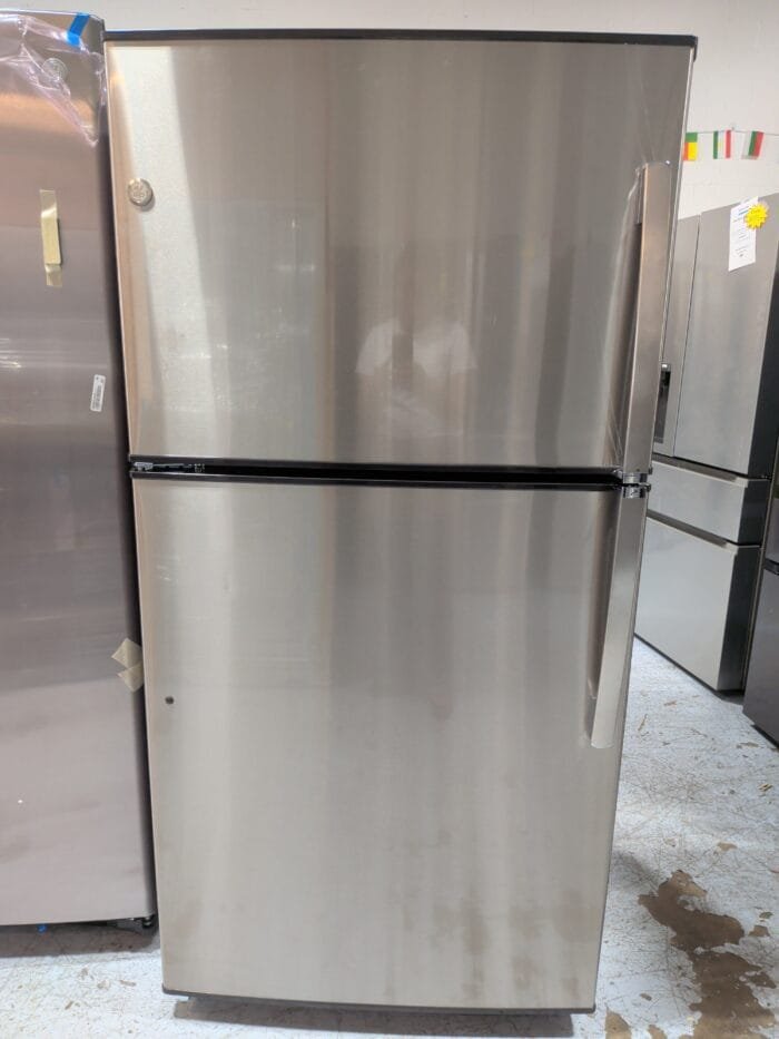 GE GIE21GSHSS Energy Star 21.2 Cu. Ft. Stainless Top-Freezer Refrigerator - Image 2