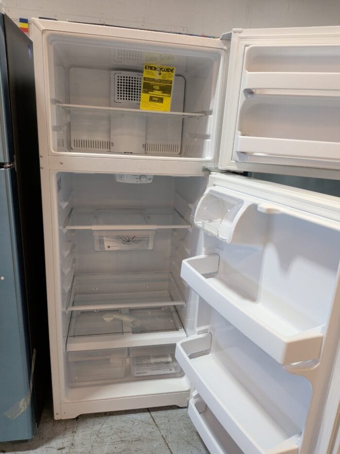 GE GTS18HGNRWW 17.5 Cu Ft Top Freezer Refrigerator - Image 3