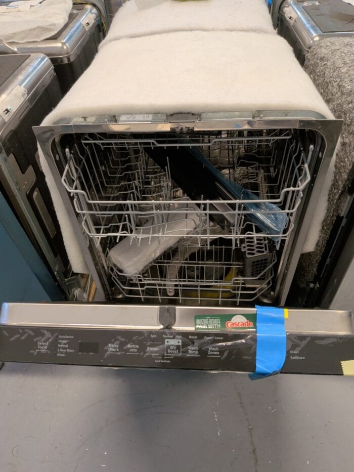 GE GDP670SYVFS  Fingerprint Resistant Top Control with Stainless Steel Interior Dishwasher with Sanitize Cycle - Image 3