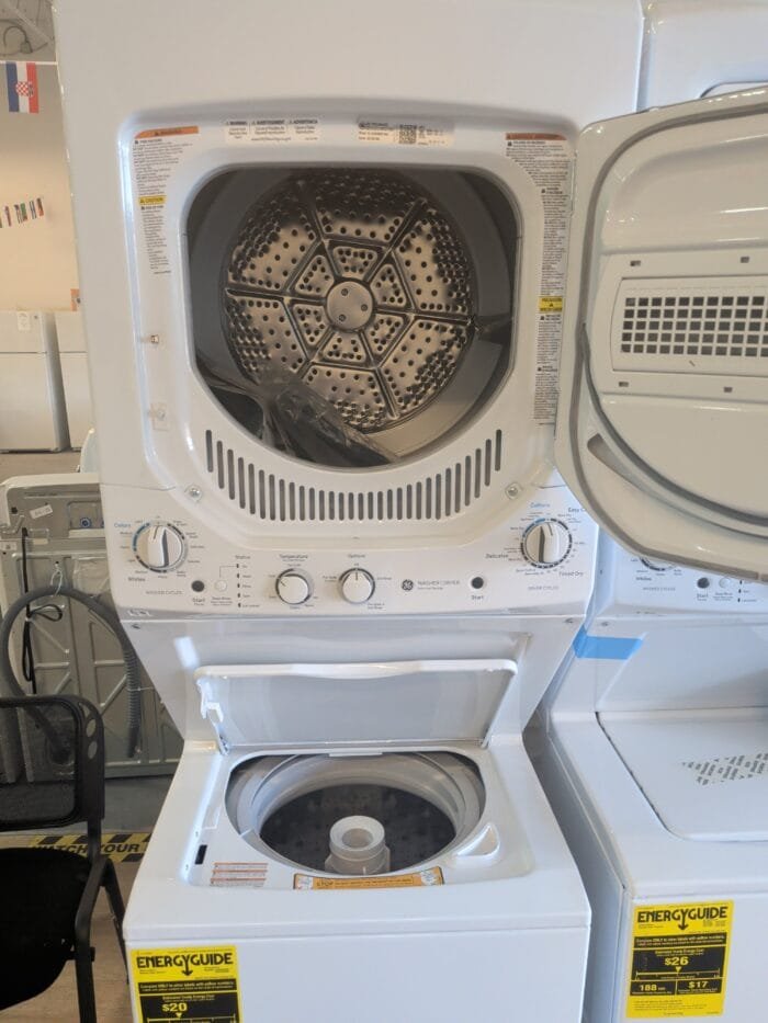 GE GUD24ESSMWW Unitized Spacemaker 2.3 Cu. Ft. Washer and 4.4 Cu. Ft. Electric Dryer - Image 3