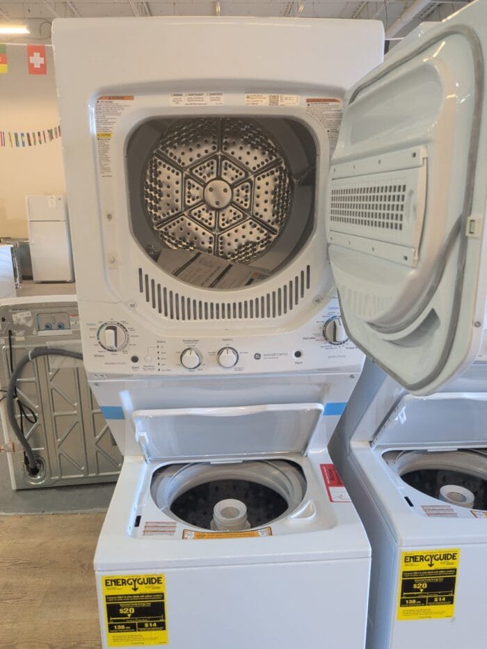 GE GUD24ESSMWW Unitized Spacemaker 2.3 Cu. Ft. Washer and 4.4 Cu. Ft. Electric Dryer - Image 3