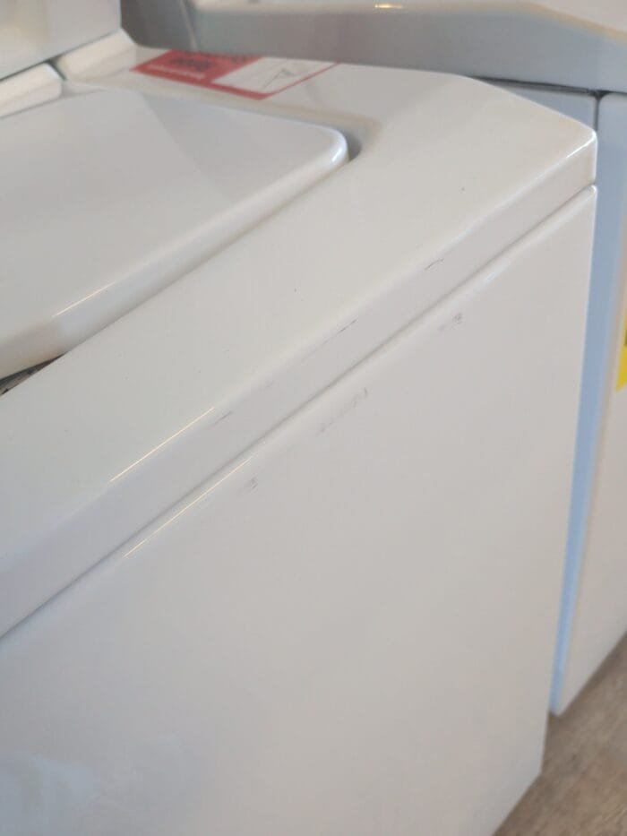 GE GUD24ESSMWW Unitized Spacemaker 2.3 Cu. Ft. Washer and 4.4 Cu. Ft. Electric Dryer - Image 5