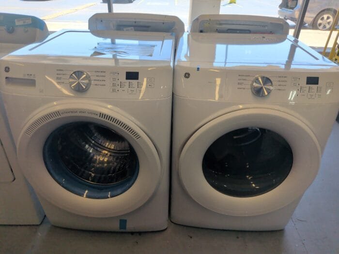 GE GFW350SSYWW 4.6 cu. ft. Smart Front Load Washer in White with UltraFresh Vent System and OdorBlock & GFD35ESSYWW 7.8 cu. ft. Capacity Smart Front Load Electric Dryer - Image 2