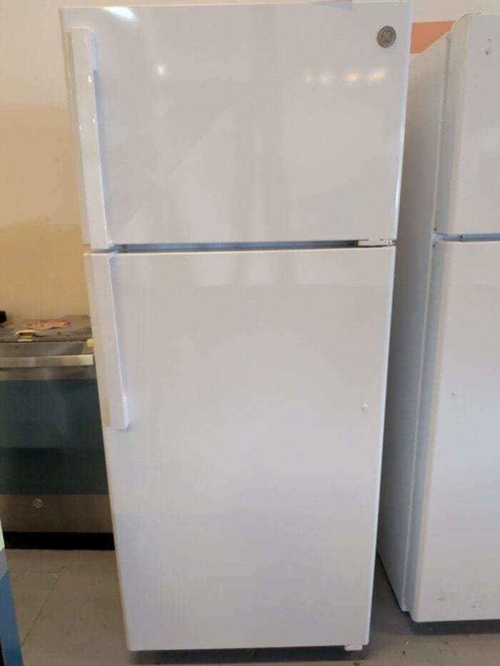 GE GTS18HGNRWW 7.5 Cu. Ft. Top-Freezer Refrigerator White - Image 2