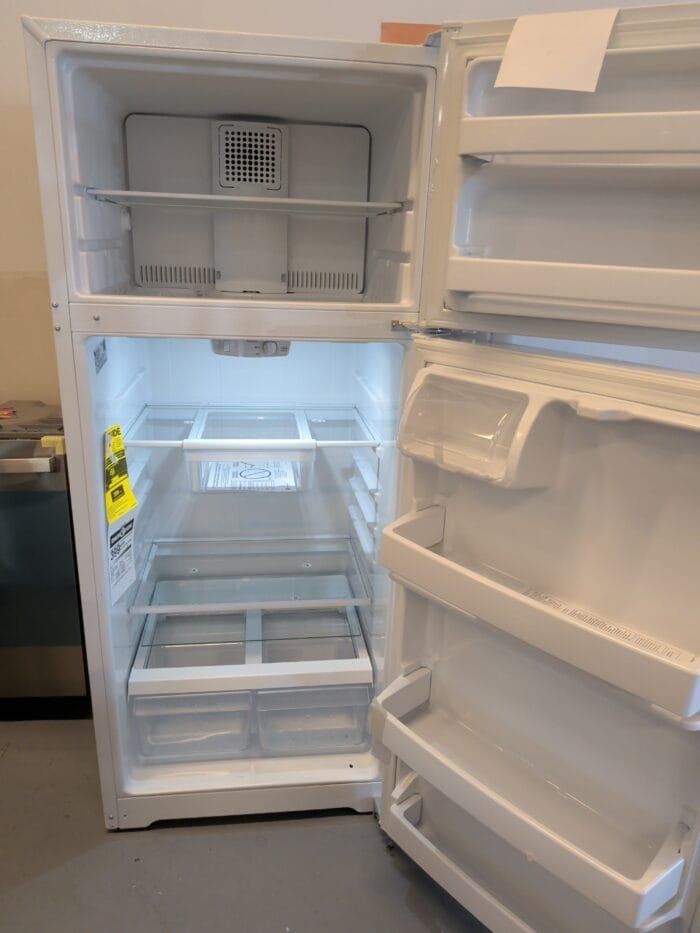 GE GTS18HGNRWW 7.5 Cu. Ft. Top-Freezer Refrigerator White - Image 3