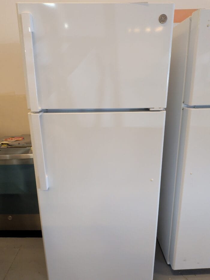 GE GTS18HGNRWW 7.5 Cu. Ft. Top-Freezer Refrigerator White - Image 4