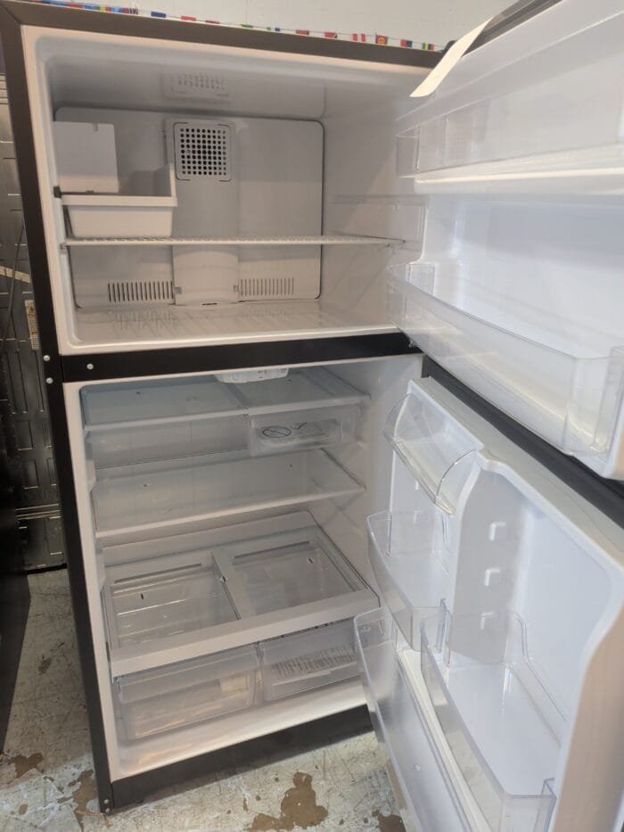GE GIE22JSNRSS  Energy Star 21.9 Cu. Ft. Top-Freezer - Image 3