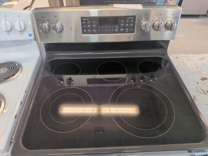 GE JBS86SPSS 30" Electric Double Oven Convection Range - Image 4