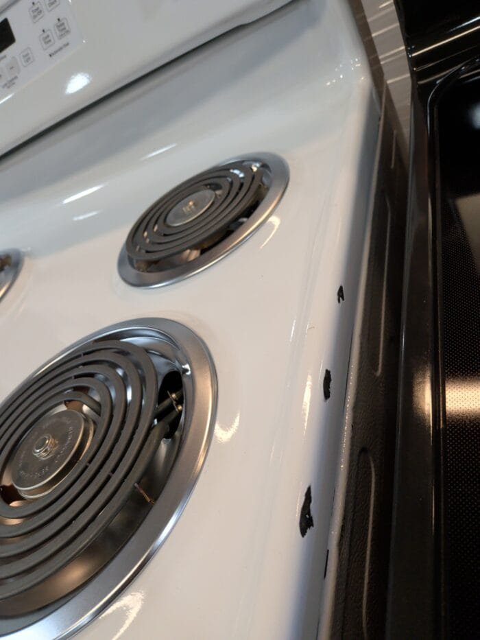 GE JB256DMWW 30" Free-Standing Electric Range - Image 4