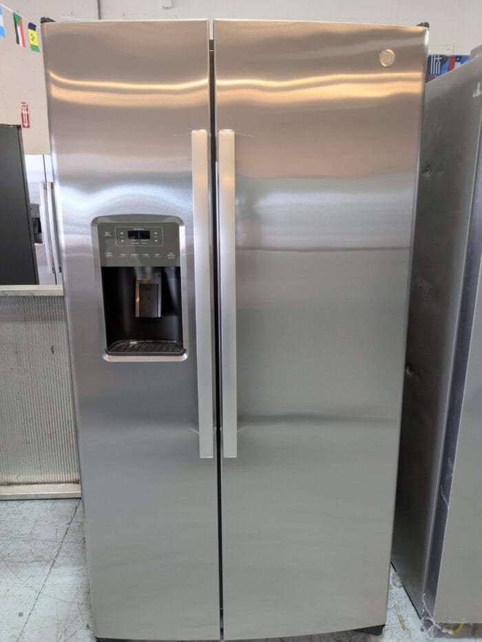 GE GSE25GYPFS 25.3 Cu. Ft. Side-by-Side Refrigerator - Image 2