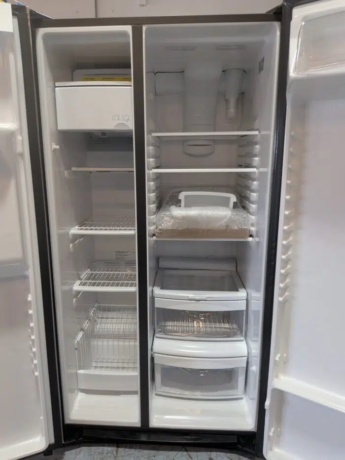 GE GSE25GYPFS 25.3 Cu. Ft. Side by Side Refrigerator - Image 3