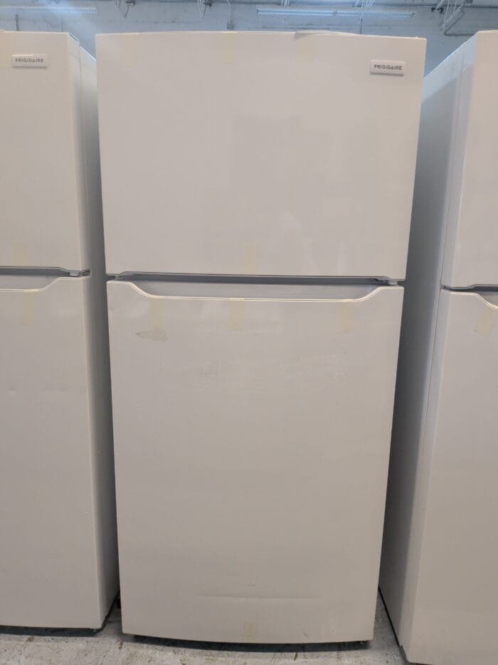 FFTR2045VW Frigidaire 30 in. 20 cu. ft. Garage Ready Top Freezer Refrigerator in White - Image 2