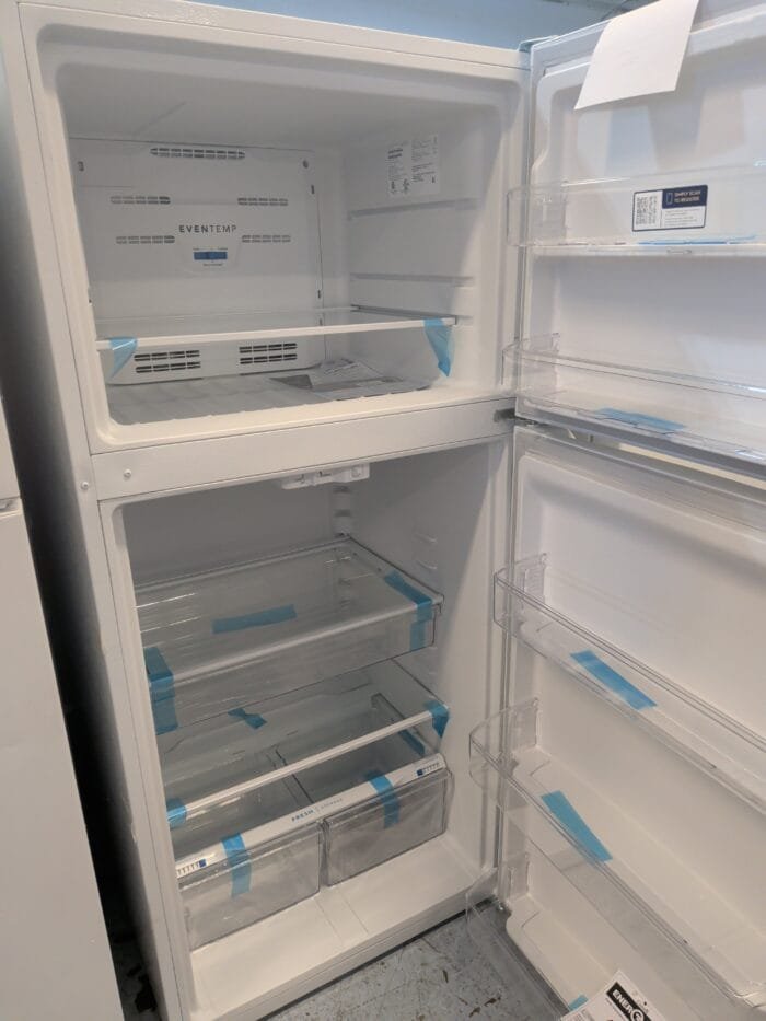 FFTR2045VW Frigidaire 30 in. 20 cu. ft. Garage Ready Top Freezer Refrigerator in White - Image 3