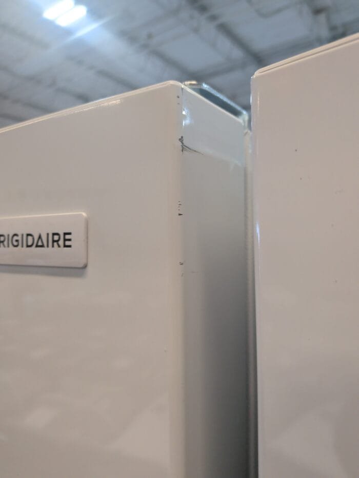 FFTR2045VW Frigidaire 30 in. 20 cu. ft. Garage Ready Top Freezer Refrigerator in White - Image 6